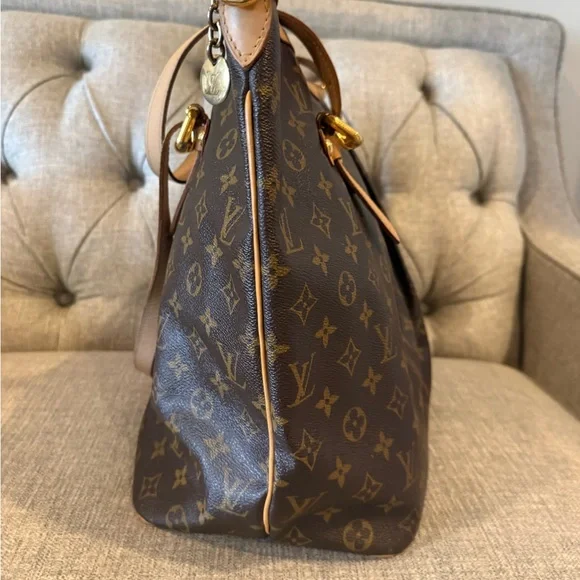 Louis Vuitton Palermo GM Monogram Shoulder Bag - Picture 10 of 11